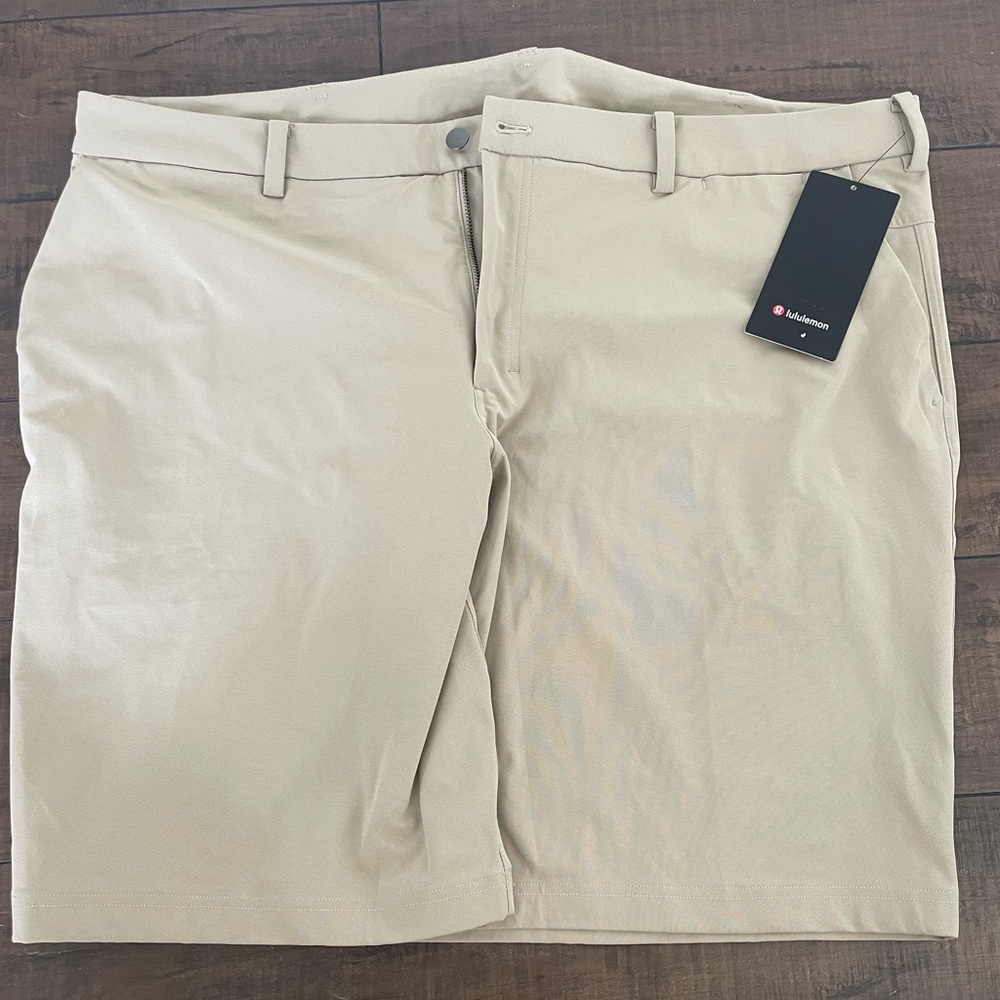 Mens golf shorts. Lululemon brand!